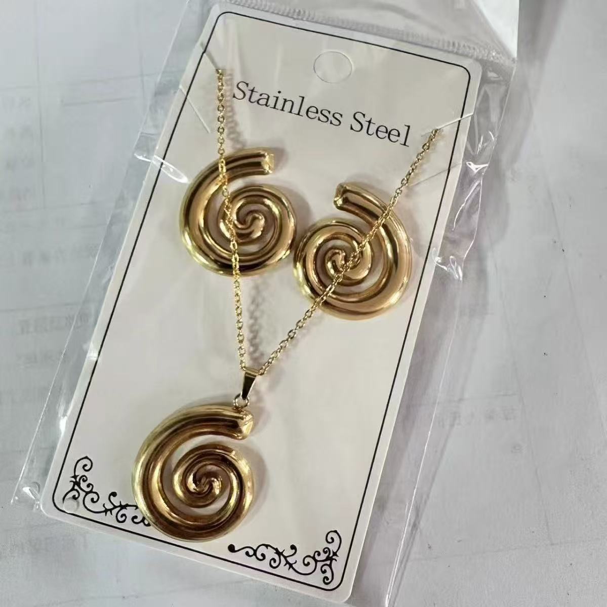 Stainless Steel Geometric Jewelry Set – Sea Life Pendant Necklace & Earrings