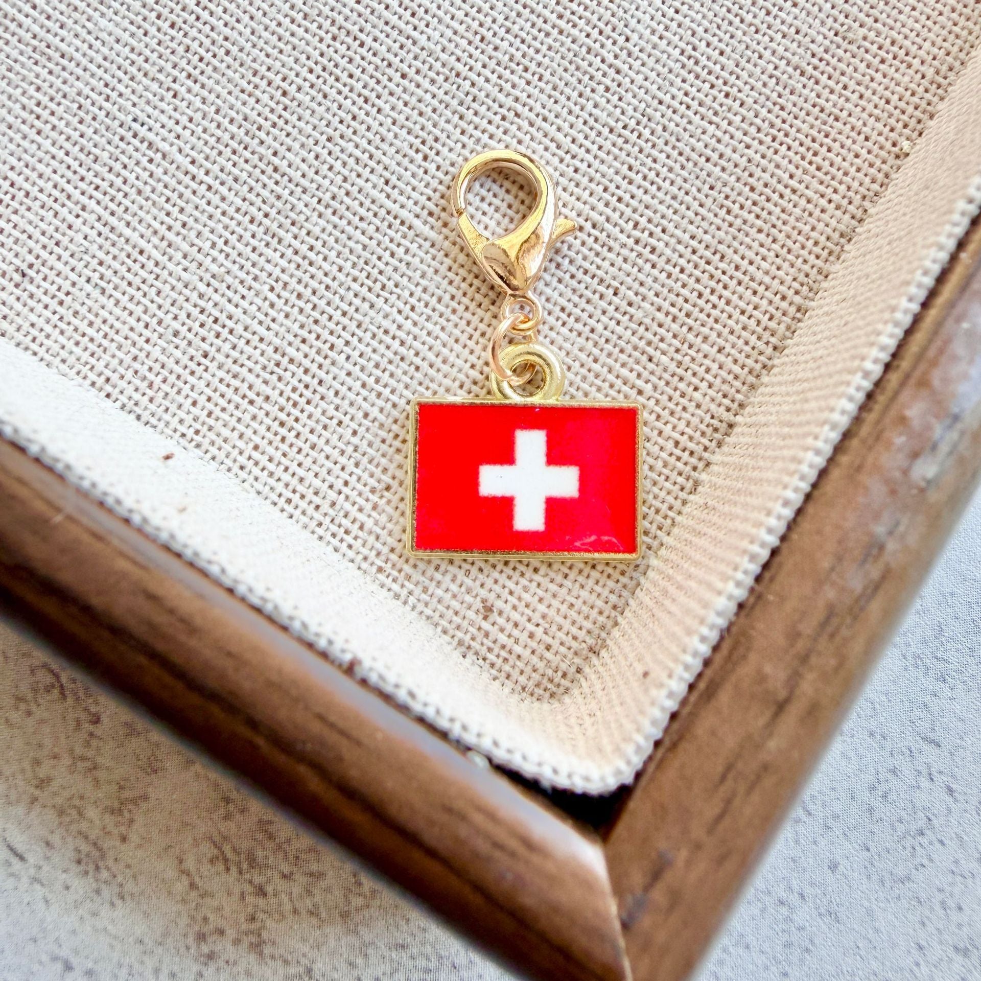 Country Flag Keychain – Zinc Alloy Travel Souvenir Pendant