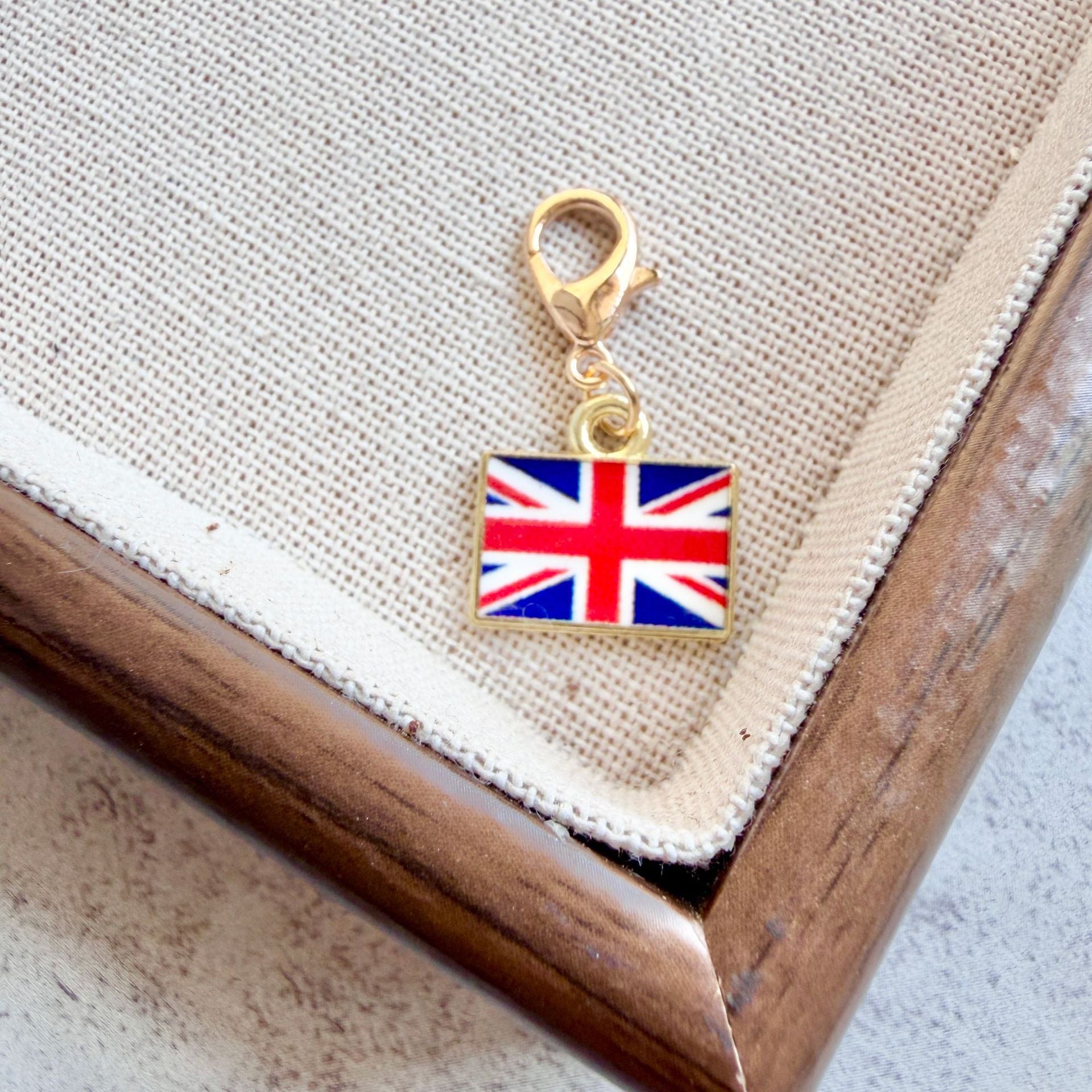 Country Flag Keychain – Zinc Alloy Travel Souvenir Pendant