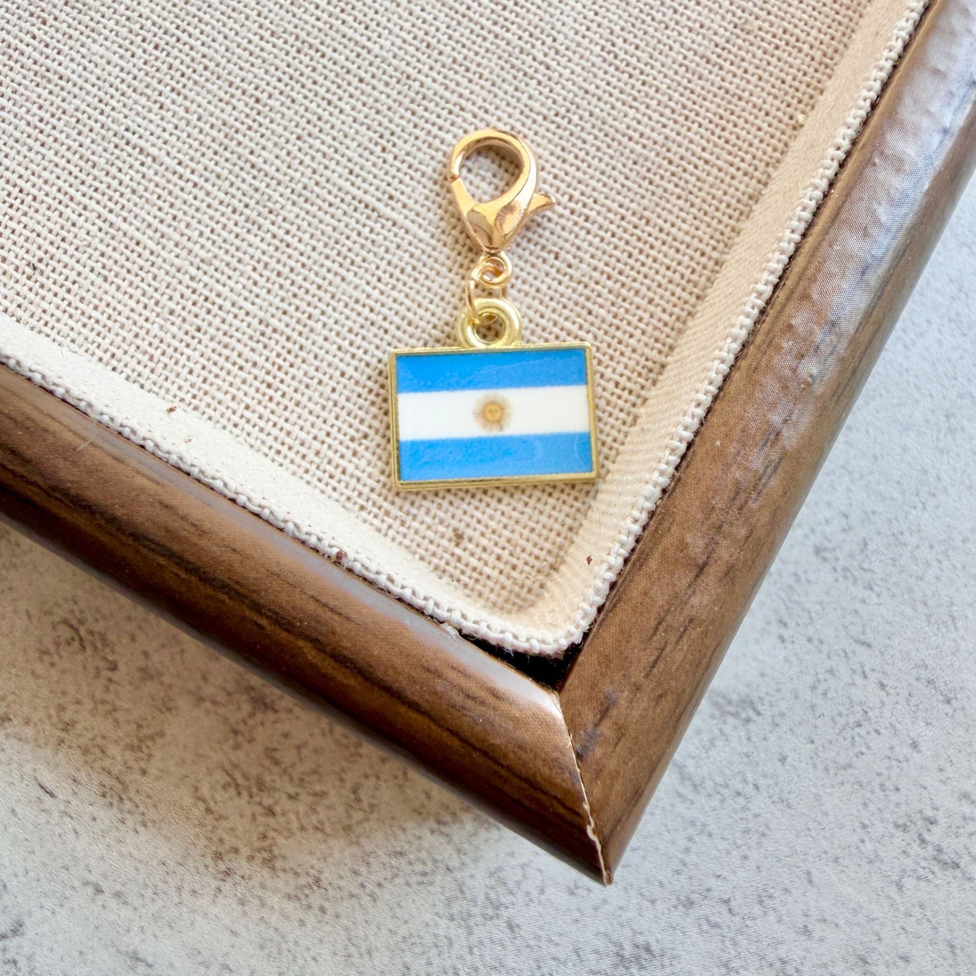 Country Flag Keychain – Zinc Alloy Travel Souvenir Pendant