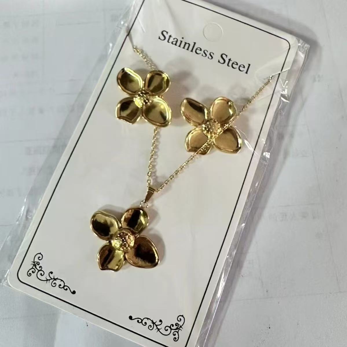 Stainless Steel Geometric Jewelry Set – Sea Life Pendant Necklace & Earrings