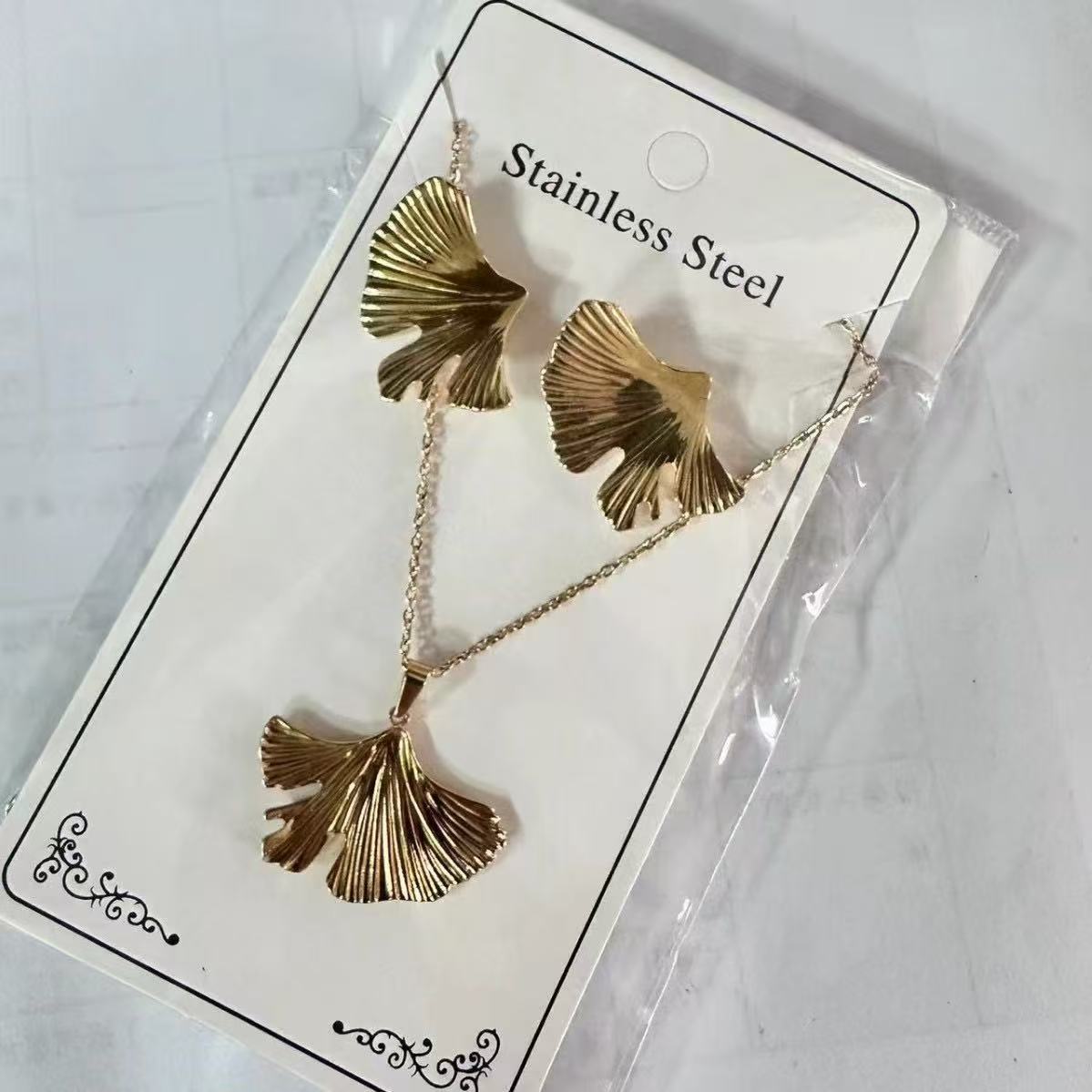 Stainless Steel Geometric Jewelry Set – Sea Life Pendant Necklace & Earrings