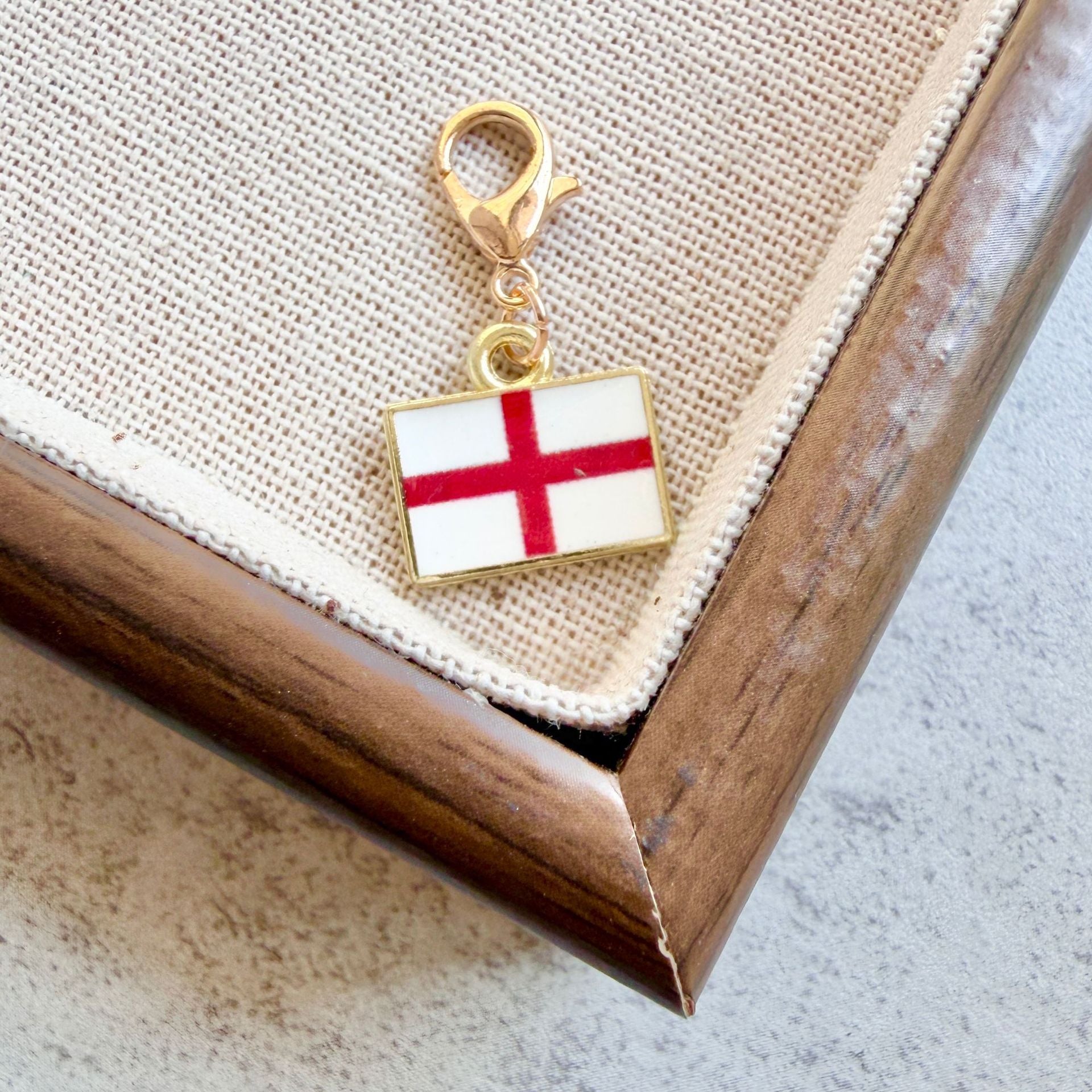 Country Flag Keychain – Zinc Alloy Travel Souvenir Pendant