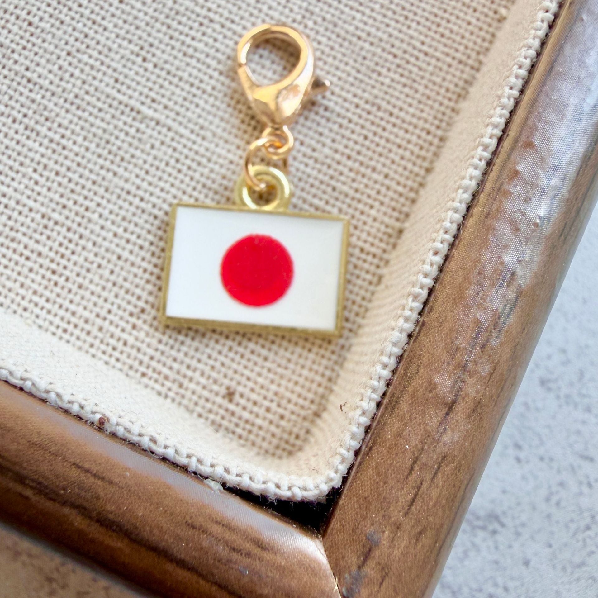 Country Flag Keychain – Zinc Alloy Travel Souvenir Pendant