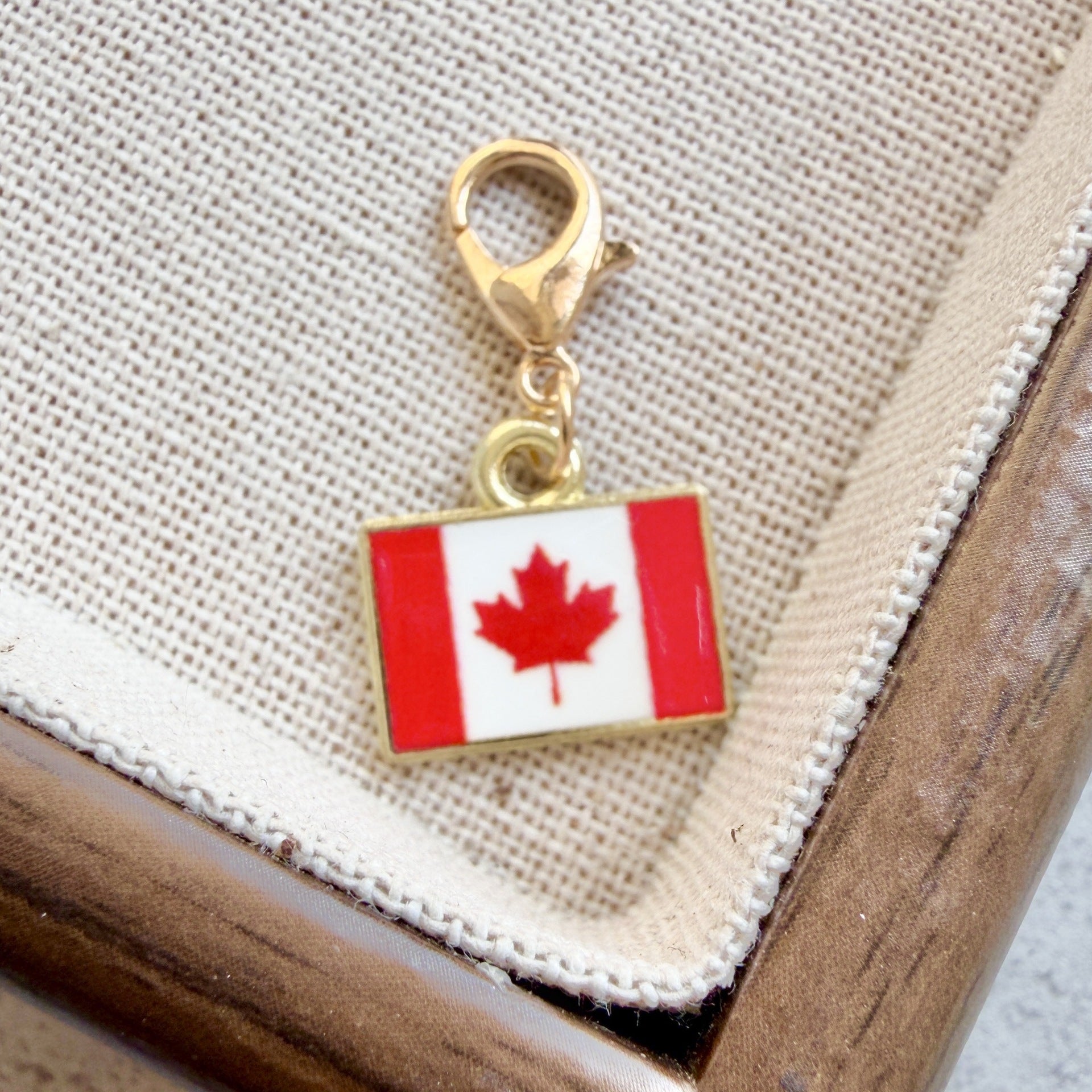 Country Flag Keychain – Zinc Alloy Travel Souvenir Pendant
