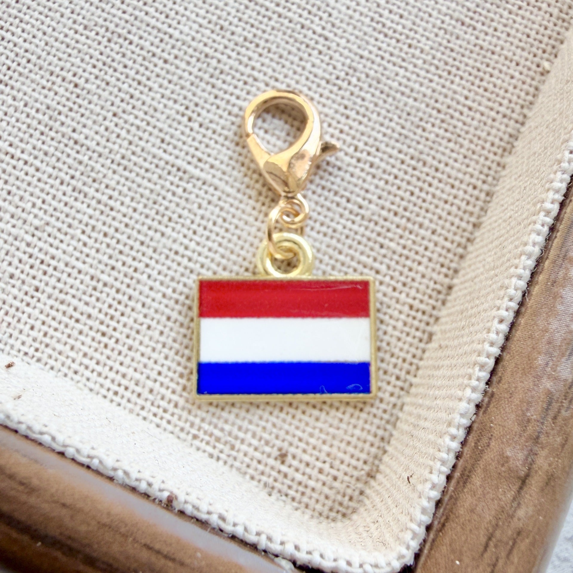 Country Flag Keychain – Zinc Alloy Travel Souvenir Pendant