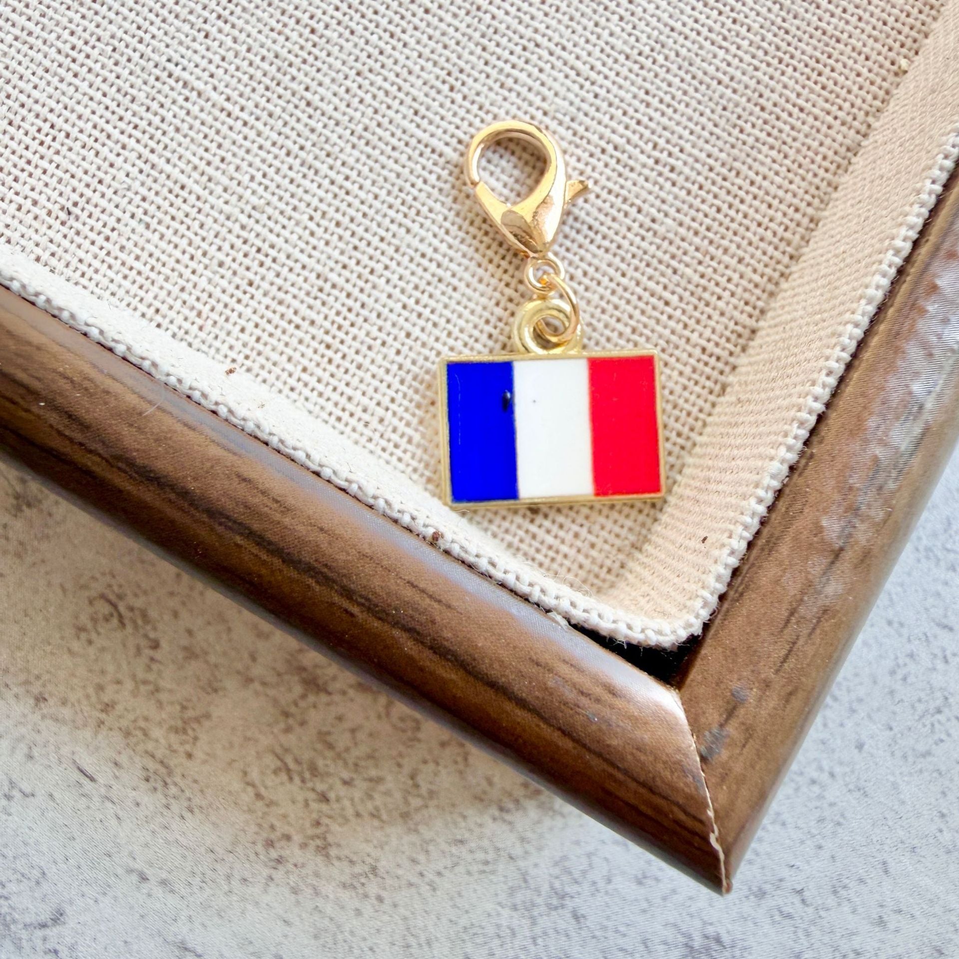 Country Flag Keychain – Zinc Alloy Travel Souvenir Pendant
