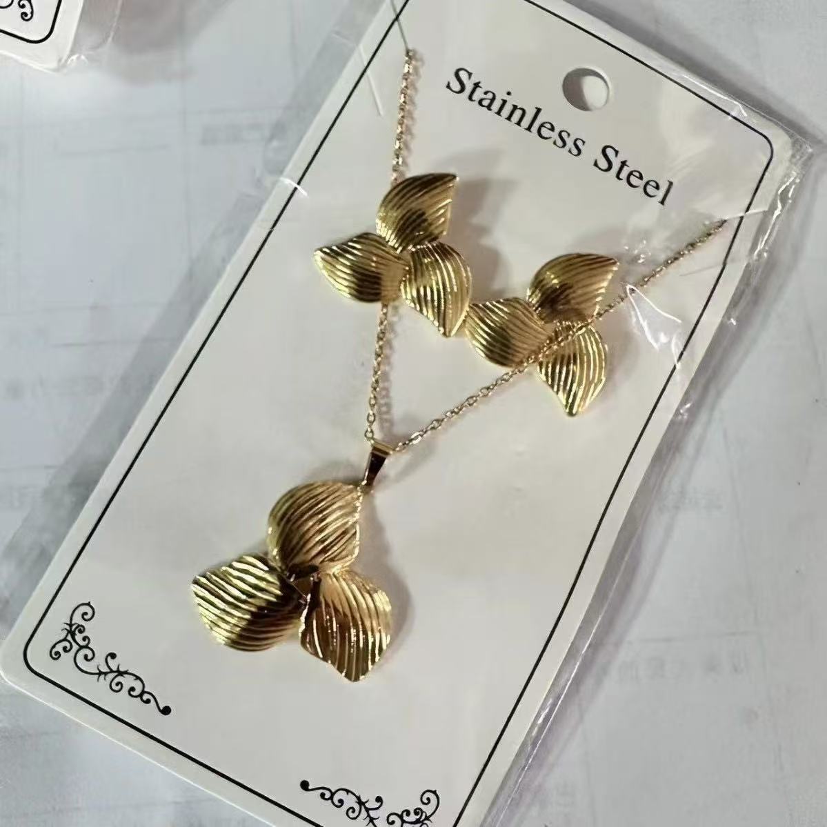 Stainless Steel Geometric Jewelry Set – Sea Life Pendant Necklace & Earrings