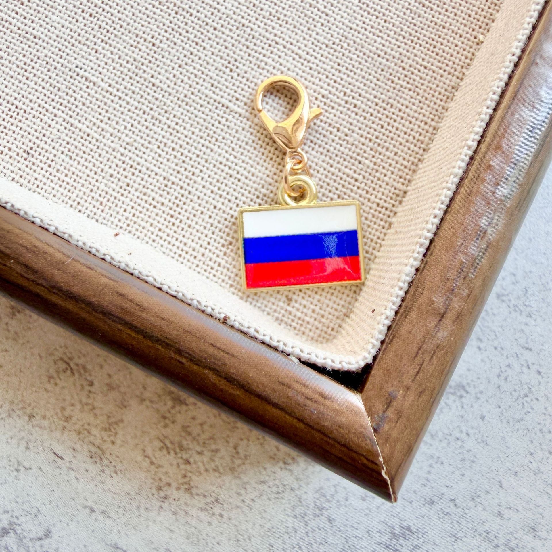 Country Flag Keychain – Zinc Alloy Travel Souvenir Pendant