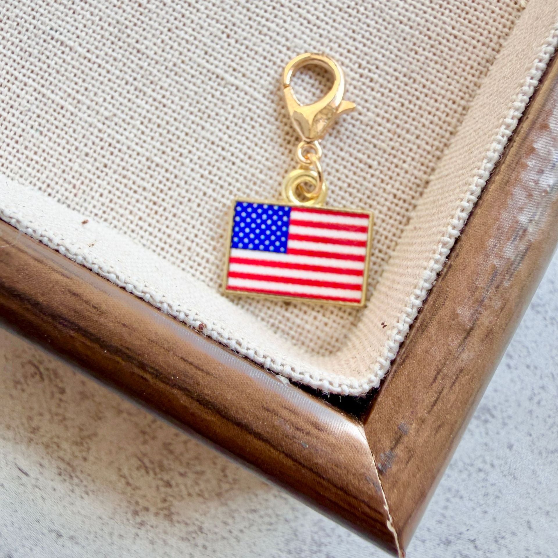 Country Flag Keychain – Zinc Alloy Travel Souvenir Pendant
